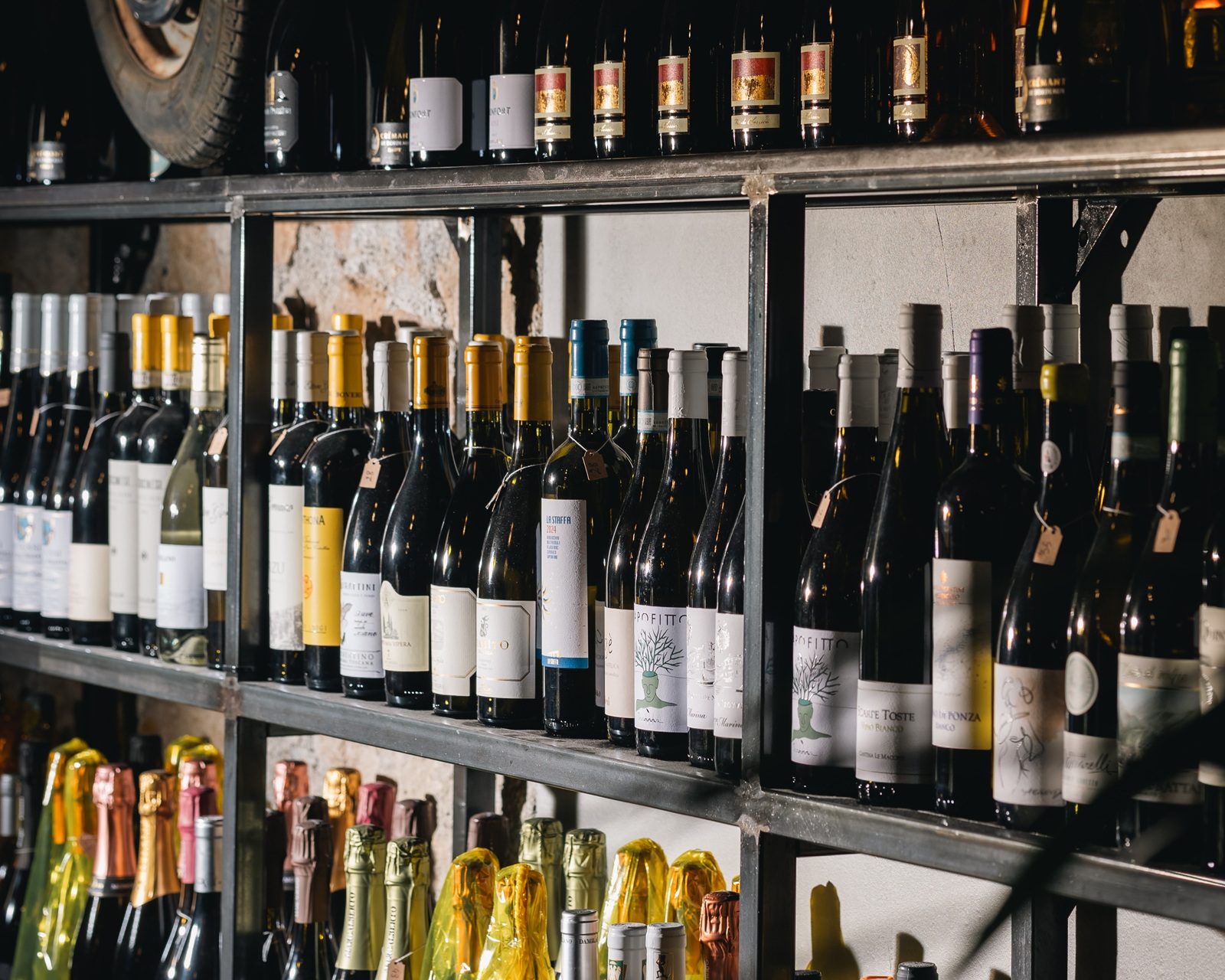 Foto della cantina del ristorante